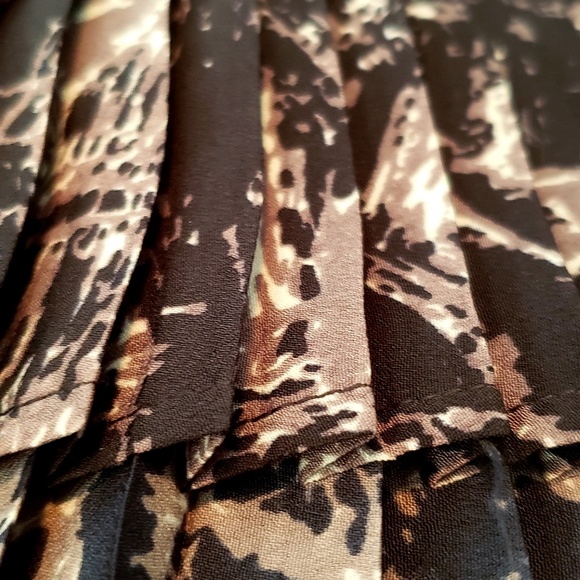 Piperlime Collection pleated abstract print hi-low hem skirt size small - Picture 5 of 7